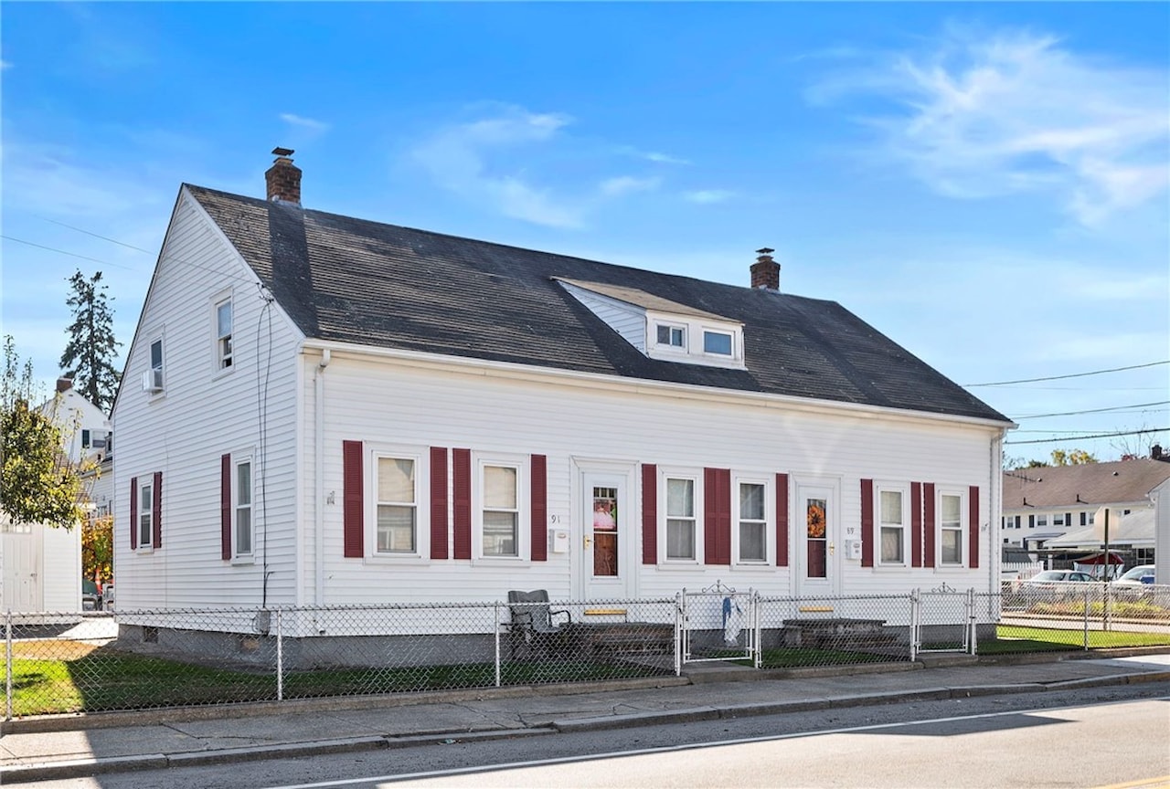 89 East Main St West Warwick, RI 02893 MLS 1347706