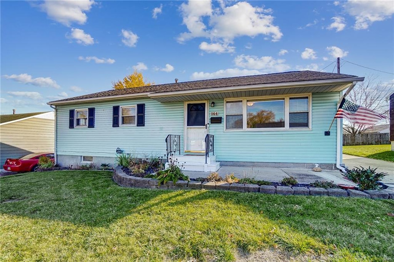 144 Locust Drive Fairborn, OH 45324 MLS 900128