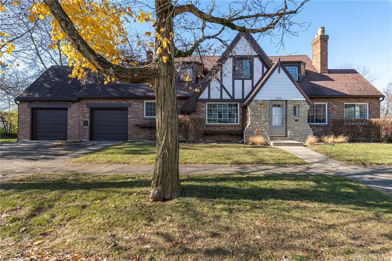 2021 Burroughs Drive Dayton, OH 45406 MLS 900272