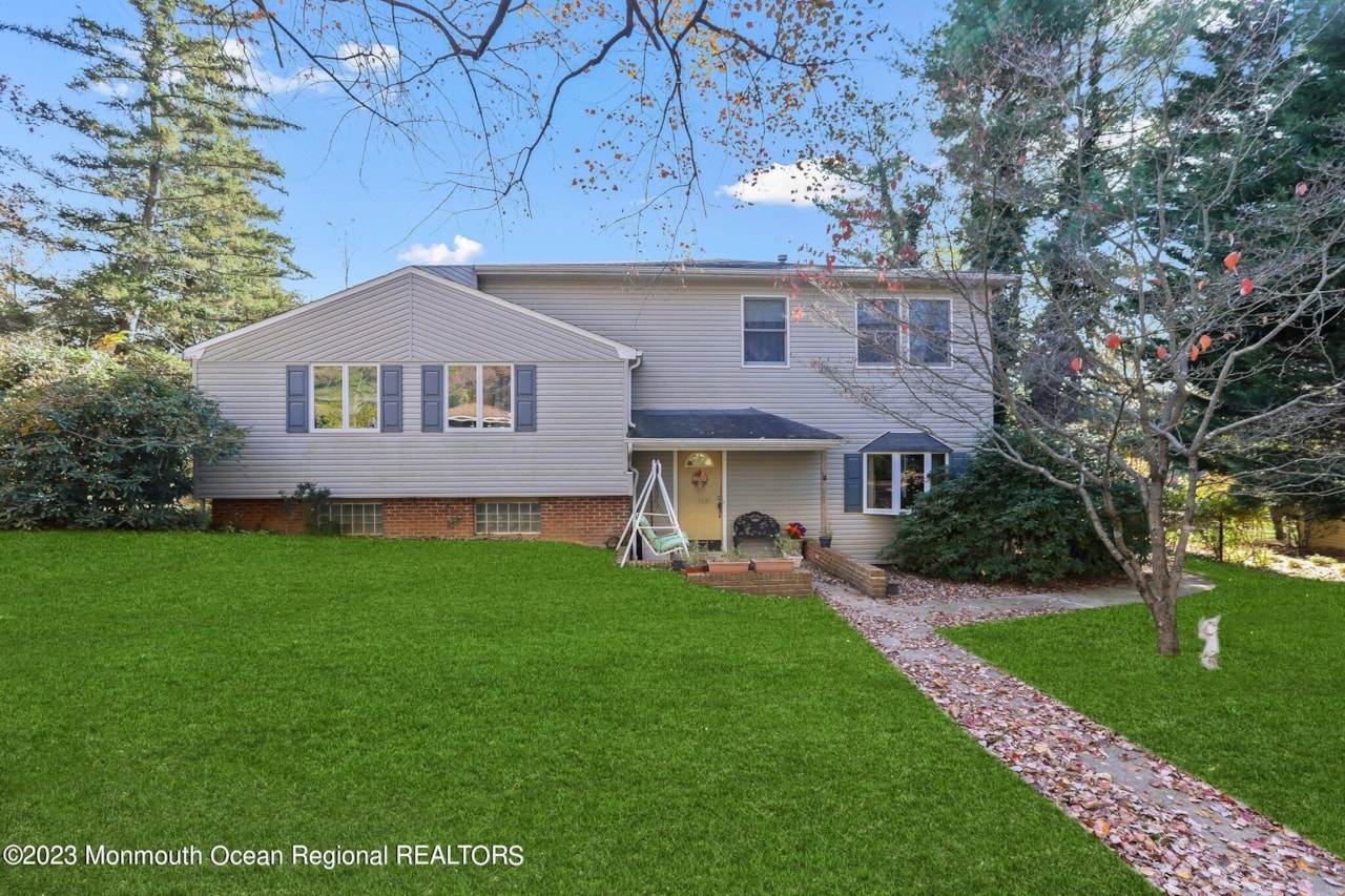 16 Farrell Dr Middletown, NJ 07748 MLS 22332259