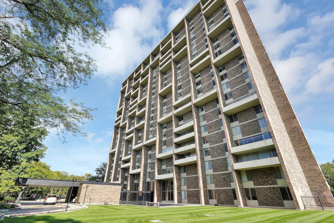 For Sale 187,000 A condo for sale for sale at 1000 Urlin Avenue Grandview Heights, OH 43212