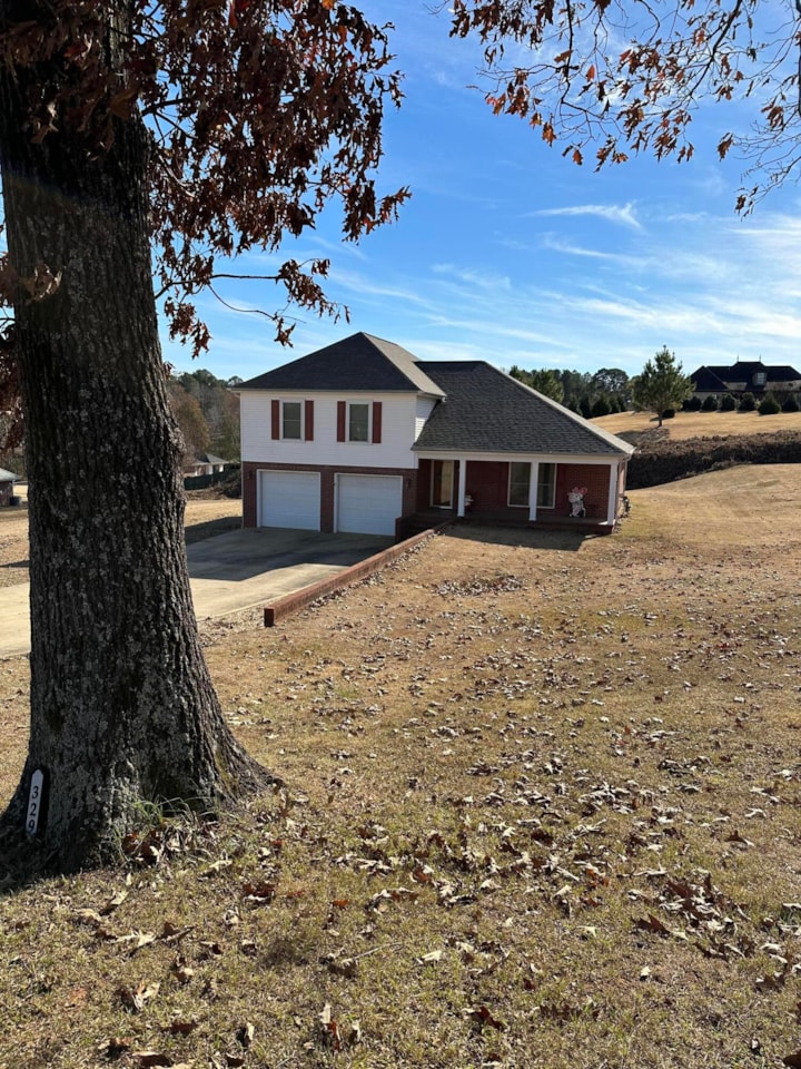 329 Springhill Dr., Pontotoc, MS 38863Search All Springhill
