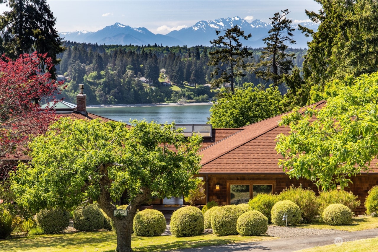 7777 Hansen Rd NE Bainbridge Island, WA 98110 MLS® 2072594