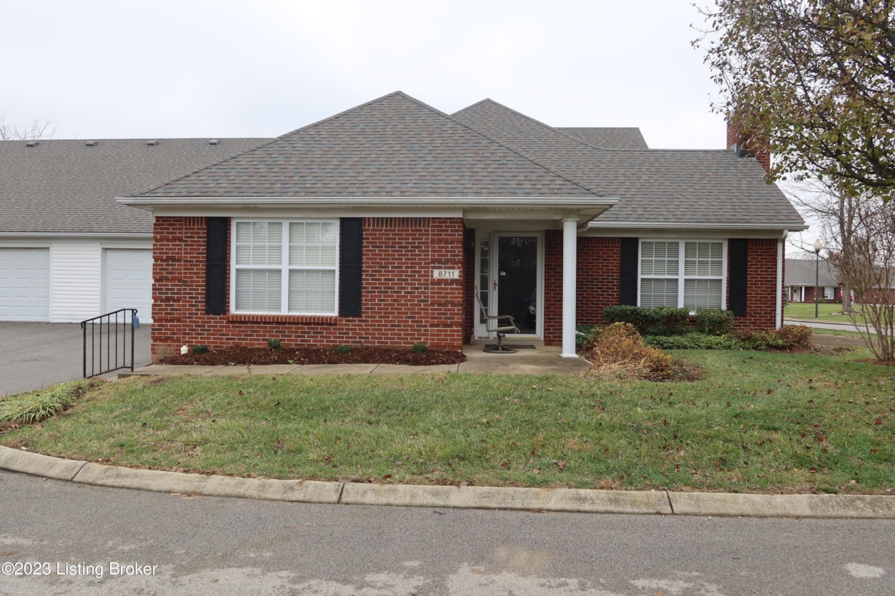 8711 Lough Dr Louisville, KY 40291 MLS 1650823