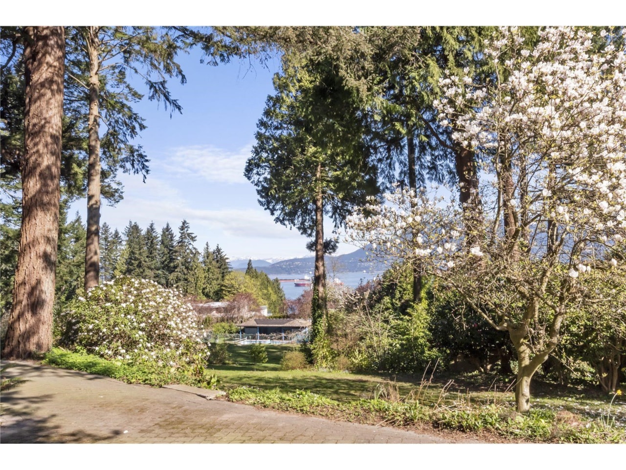1611 DRUMMOND DRIVE, Vancouver West