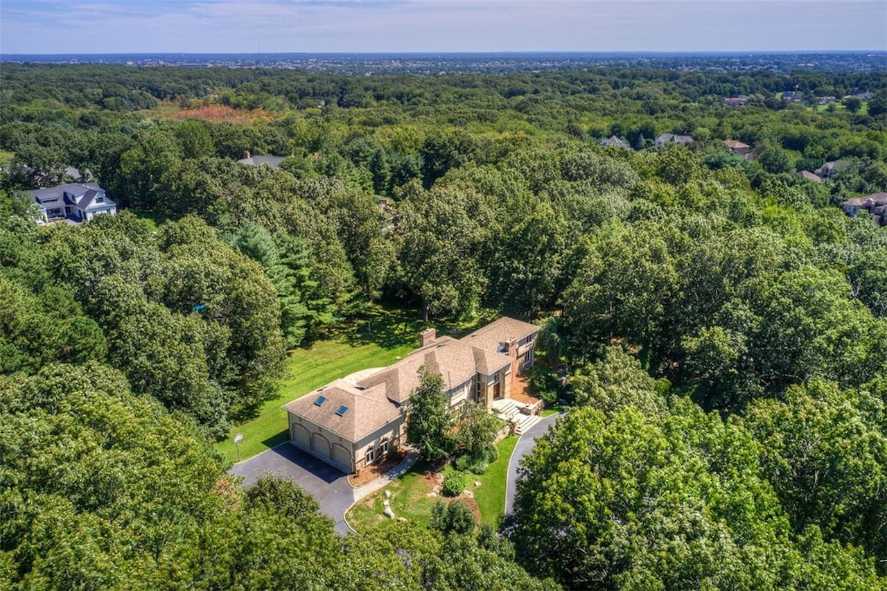 33 Dennell Dr Lincoln, RI 02865 MLS 1349756