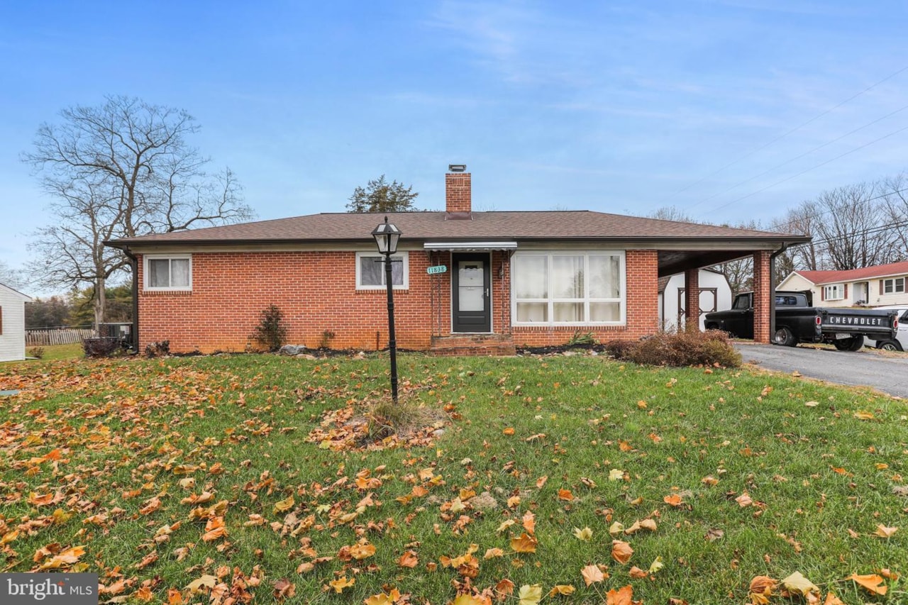 11838 Robinwood DrA place to call home! NEW septic tank in 2018, NEW