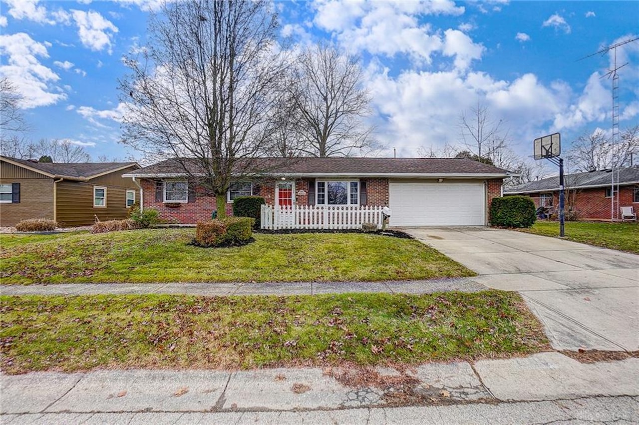 1105 Edgebrook Drive New Carlisle, OH 45344 MLS 902332