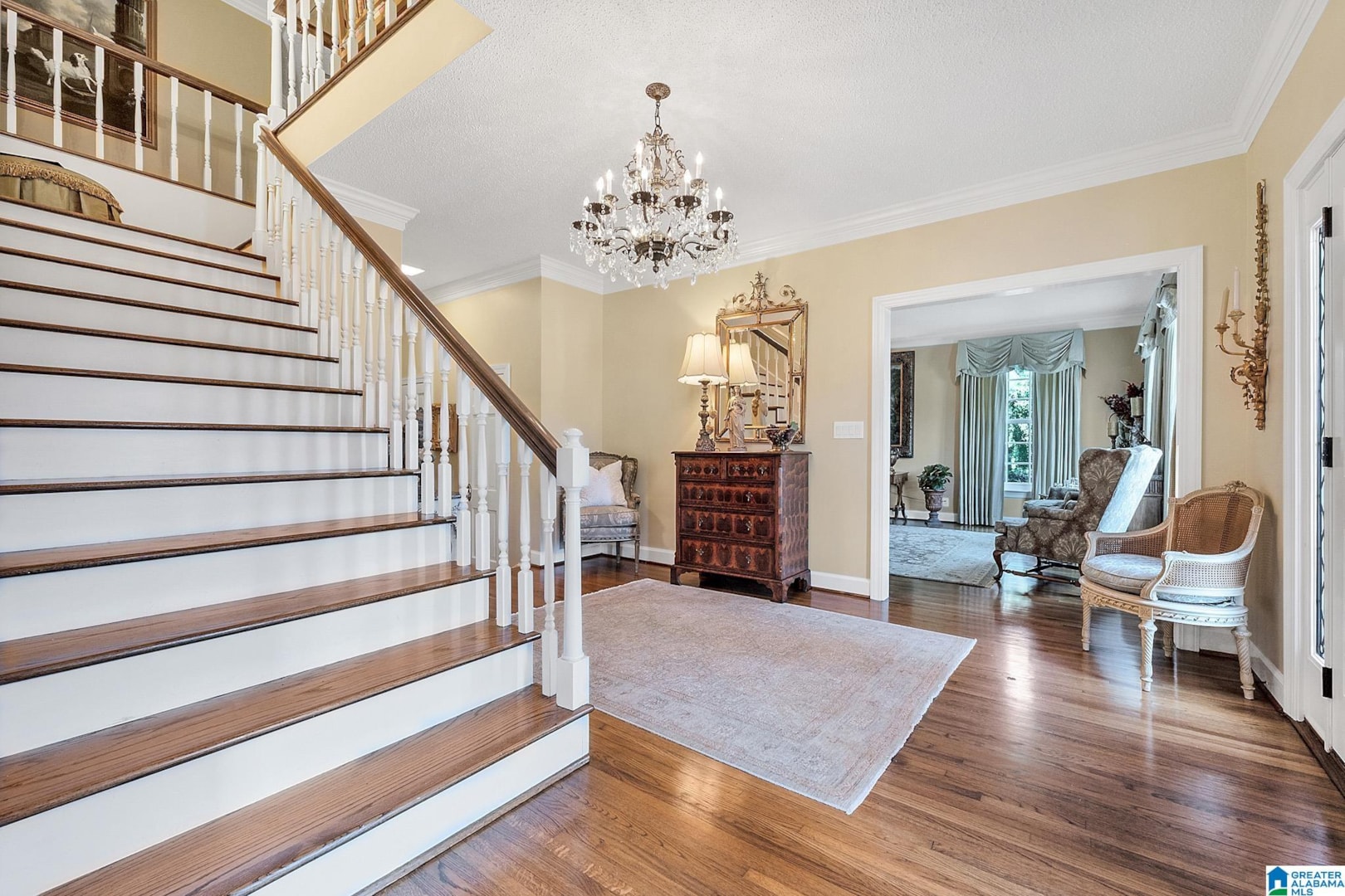 1100 N Main Street in Graysville, AL