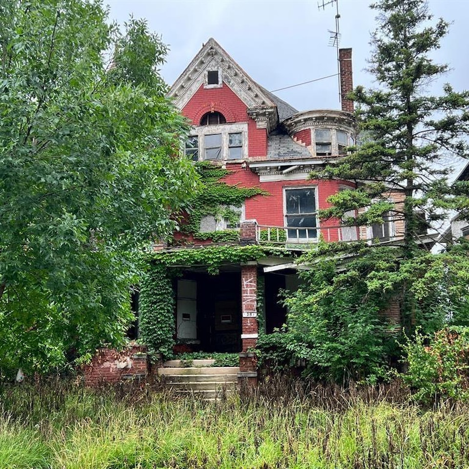 251 Chandler St Detroit, MI 48202 home for sale, MLS81024000499