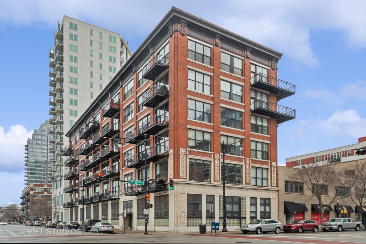 MLS 11949071at 1601 S Michigan Ave 202 Chicago 60616 Offered for 248,000