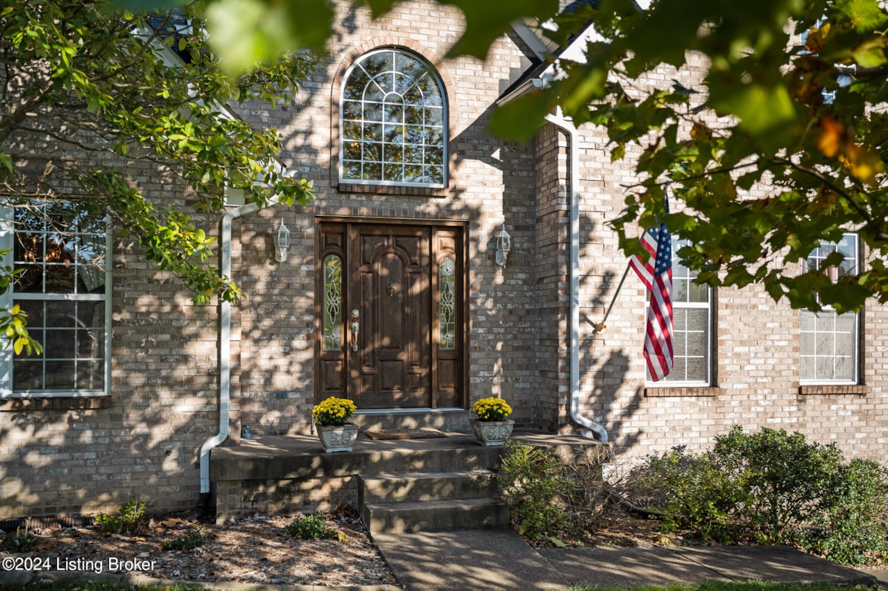 907 Locust Pointe Pl Louisville, KY 40245 MLS 1652109