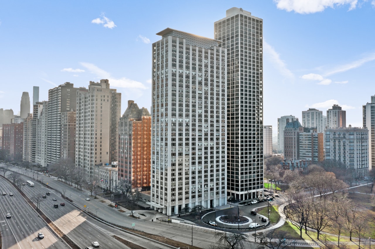 1550 N Lake Shore Dr 5F in Chicago is offered for 260,000 MLS