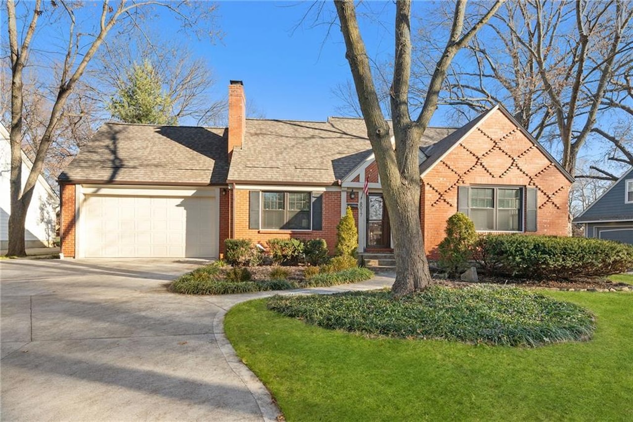 8017 Lee Blvd Leawood, KS 66206 MLS 2467644