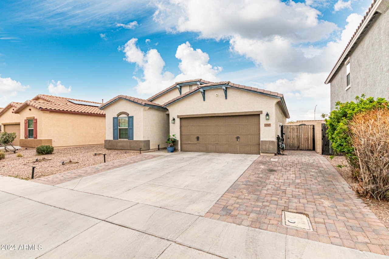 10847 W Saddlehorn Rd Peoria, AZ 85383 | MLS 6646015