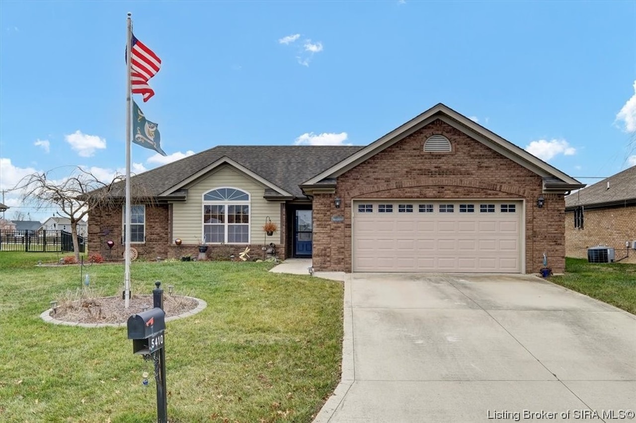 5410 Hawthorne Glen Charlestown, IN 47111 MLS 202405105