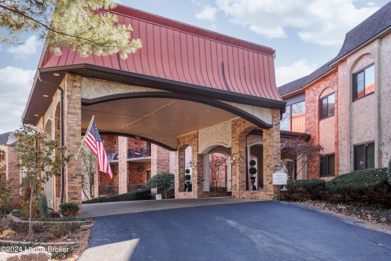 5800 Coach Gate Wynde 278 Louisville, KY 40207 MLS 1652358