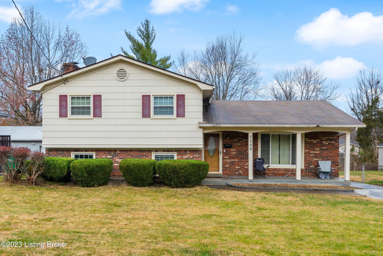 home for sale at 7309 Supremus Dr Louisville KY 40214 MLS 1652405
