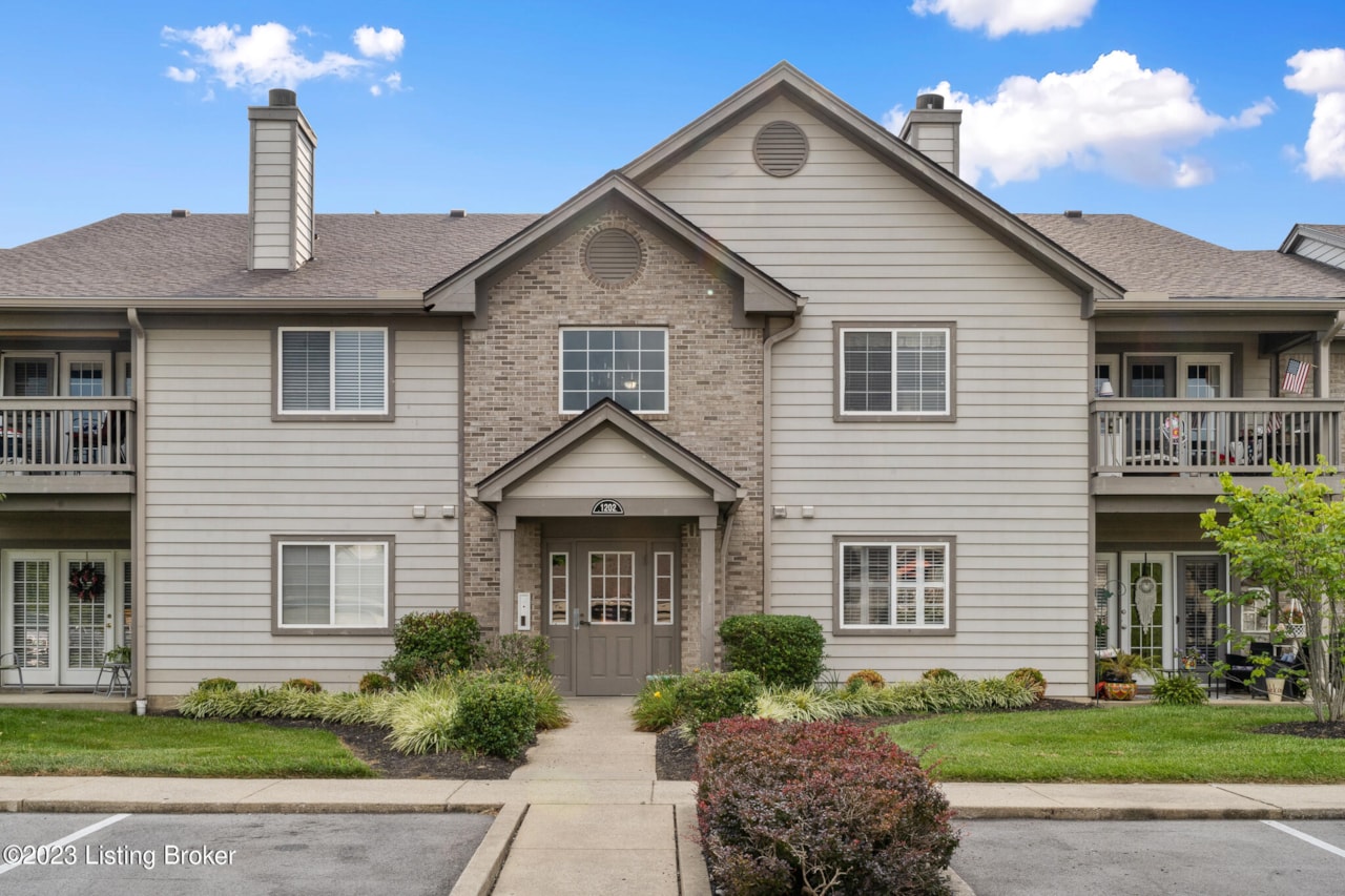 1202 Pickings Pl 202, Louisville, KY 40243 Swan Pointe 200,000