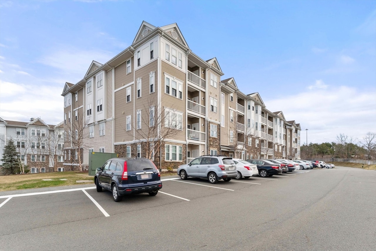 Reading Woods Reading, 36 Abigail Way 1006, MA, condo for sale, MLS