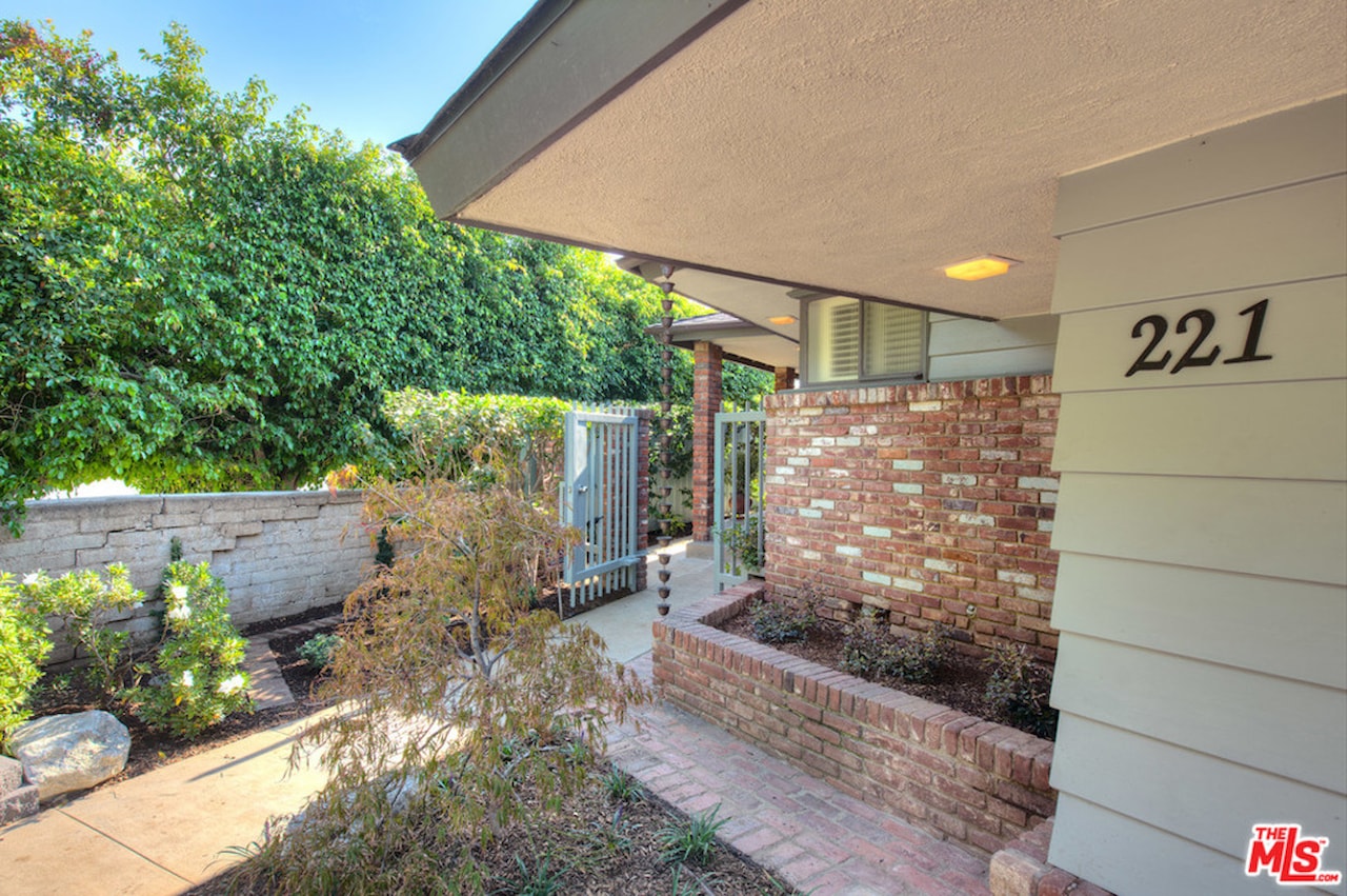 221 S Carmelina Ave Los Angeles, CA 90049 property for lease, MLS