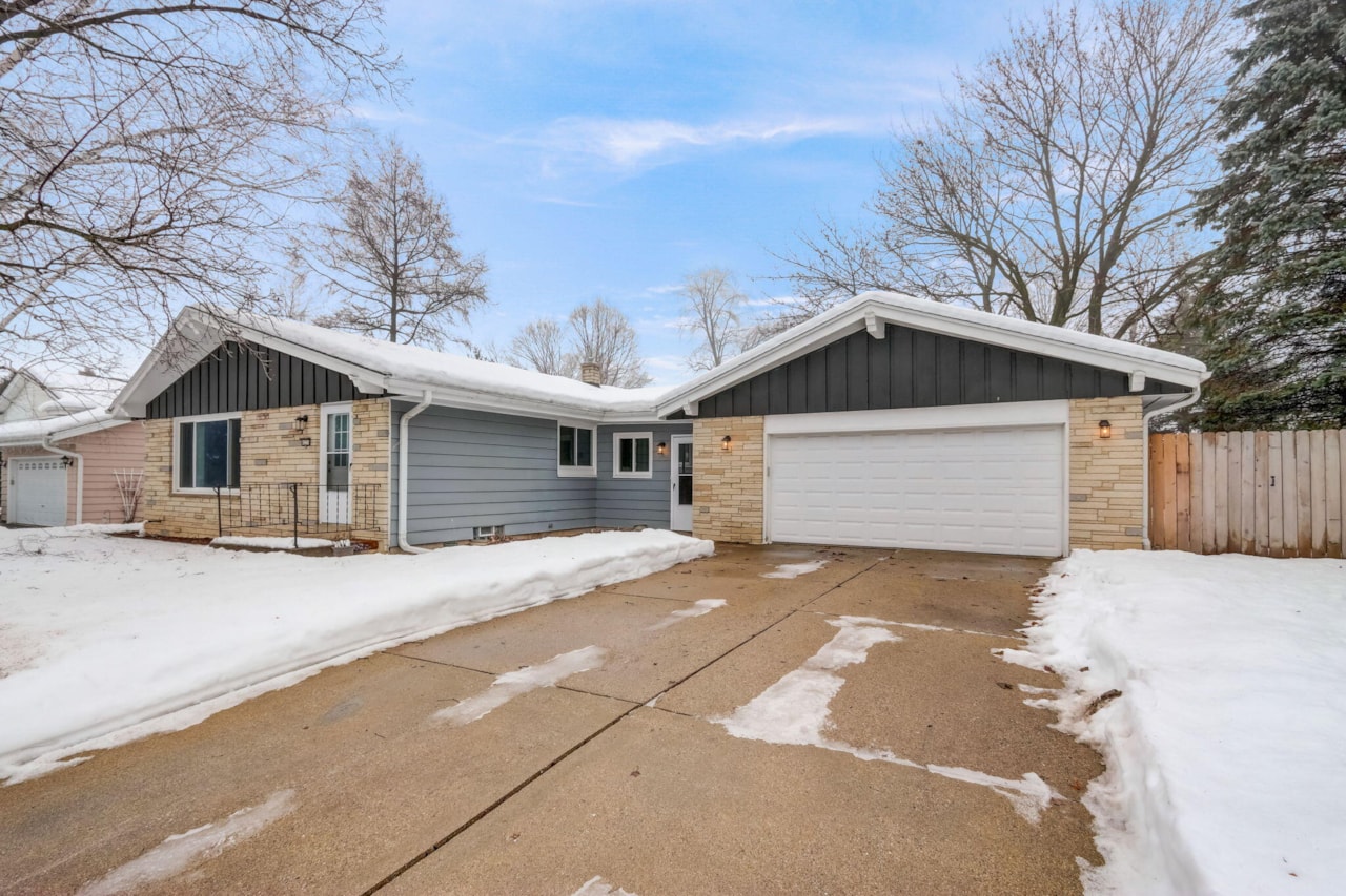 4236 S 94th St Greenfield, WI 53228 | MLS 1862935