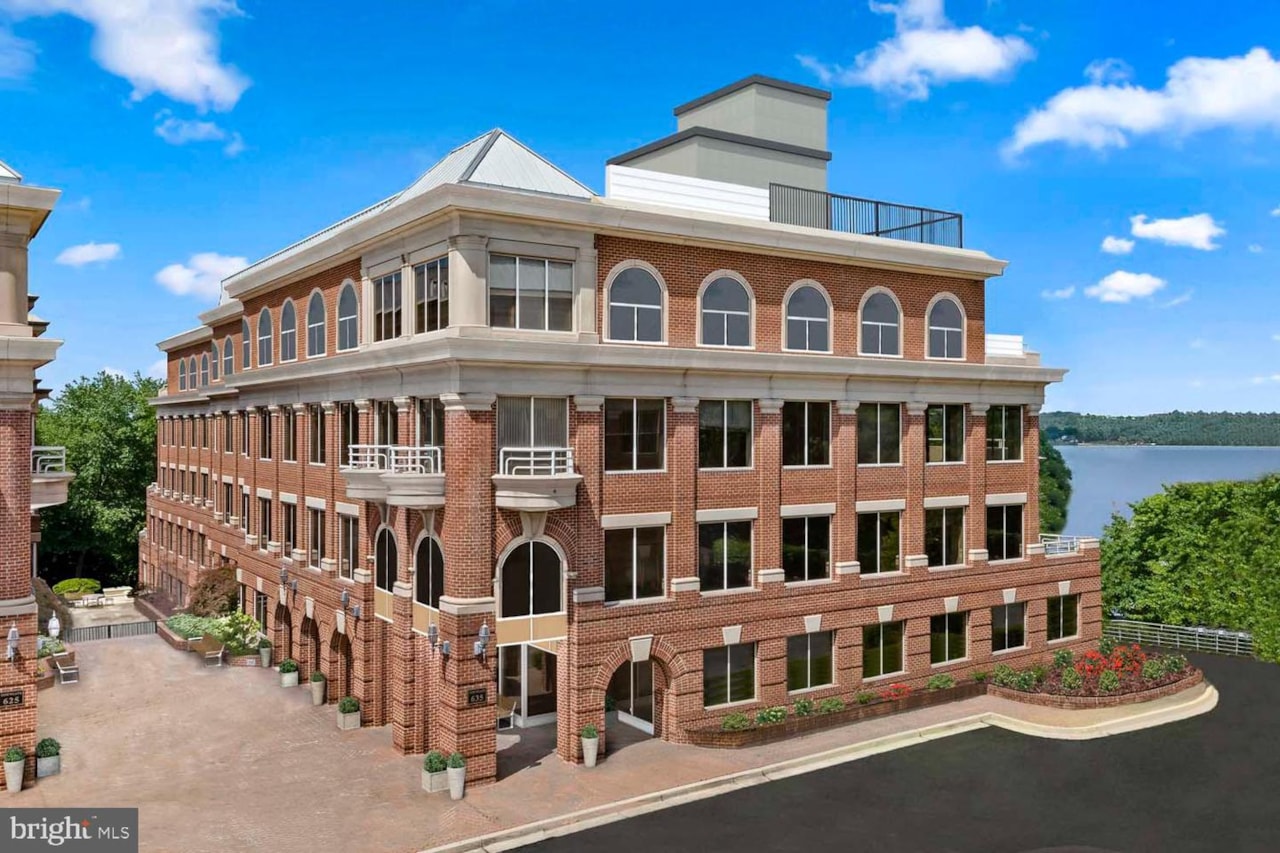 625 Slaters Ln Alexandria, VA 22314 MLS VAAX2030416