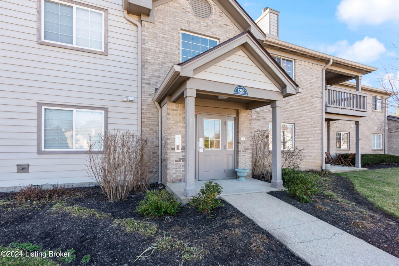 1200 Pickings Pl 104, Louisville, KY 40243 Swan Pointe 221,000