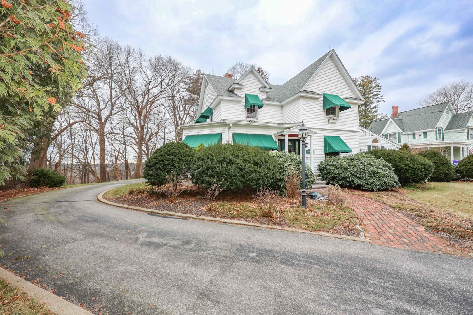 1758 Brown Ave Manchester 03103 NH home for sale 519,900 4981471