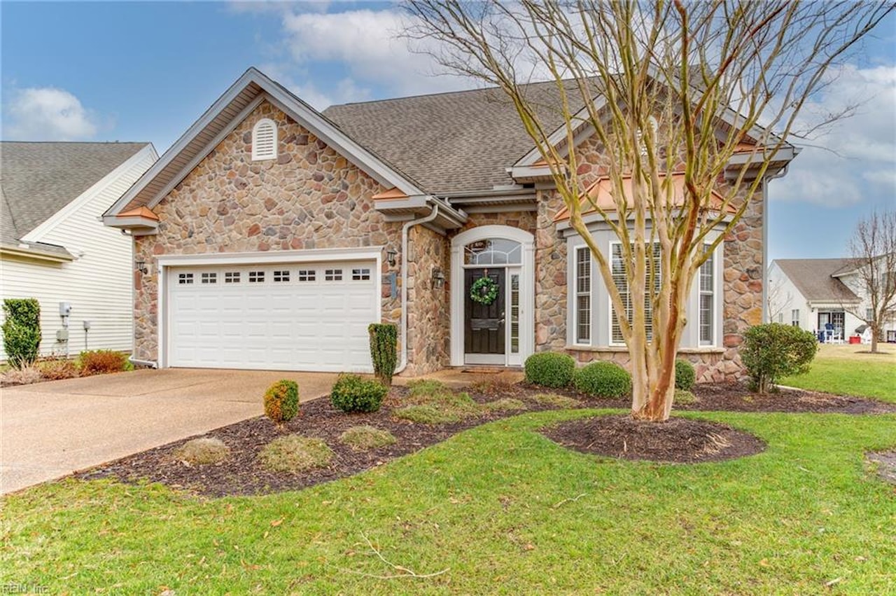 home for sale in Eagle Pointe Chesapeake VA 23322 MLS 10516526