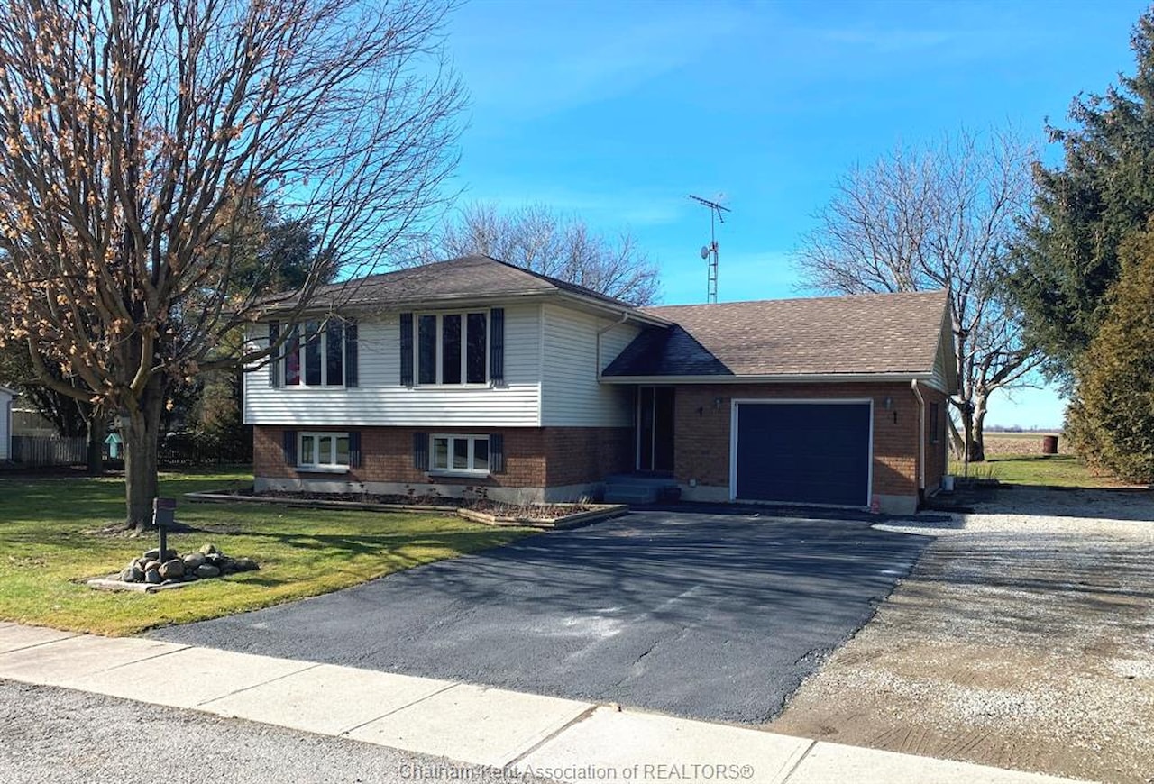 13 Victoria Ave Tupperville, ON N0P 2M0 MLS® 24002403