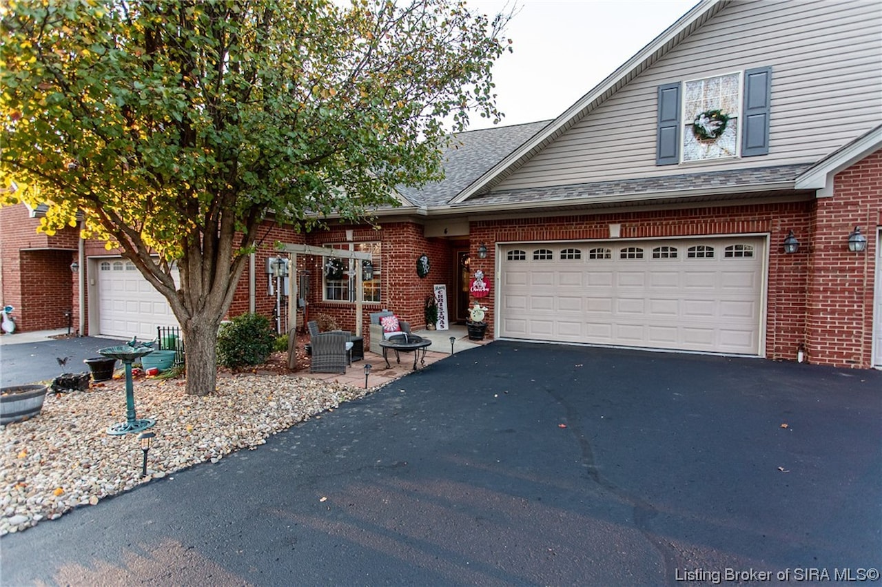 620 W Utica St Sellersburg, IN 47172 MLS 2023012029