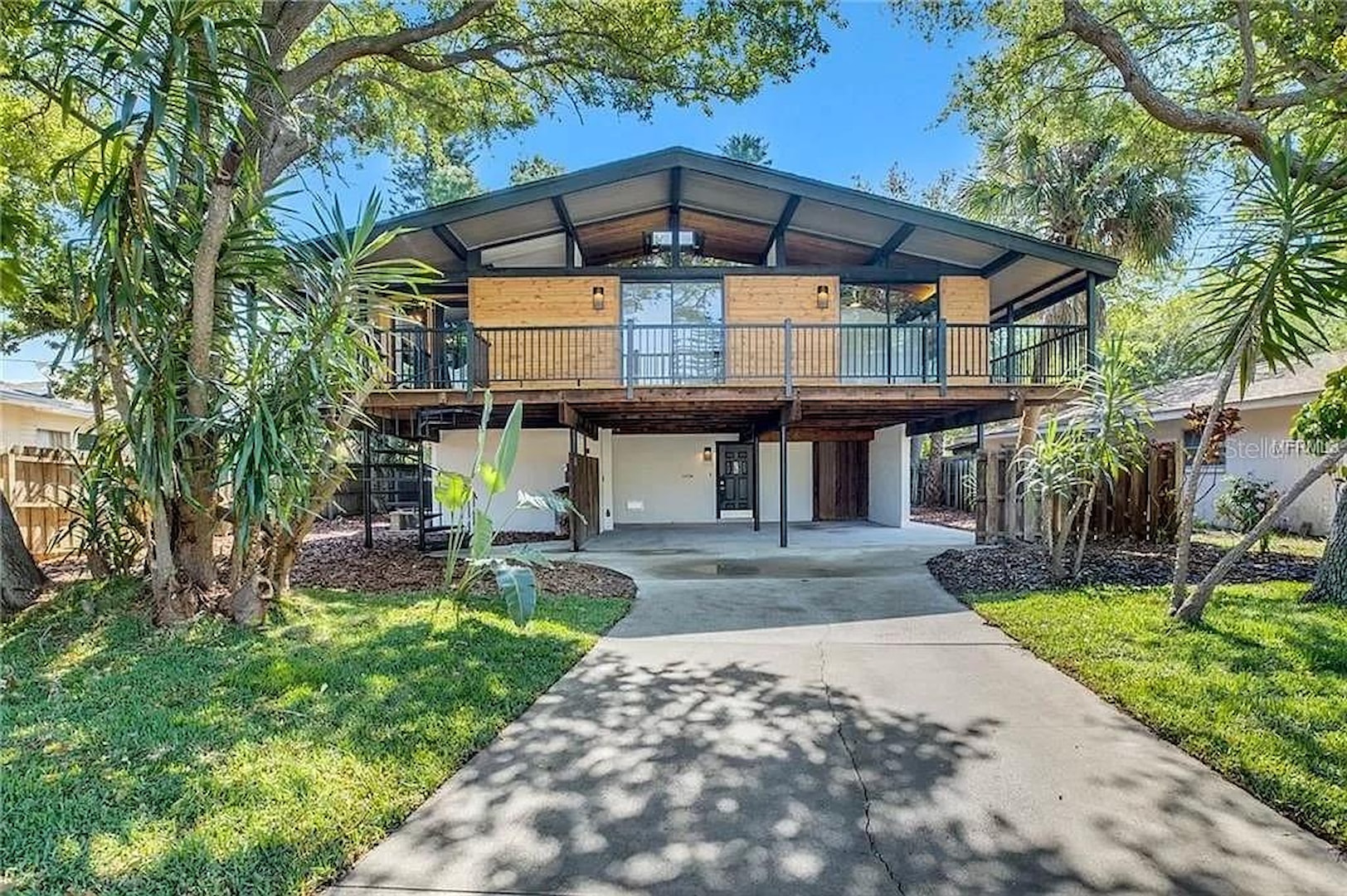 1942 New Hampshire Ave NE St. Petersburg, FL 33703 Shore Acres