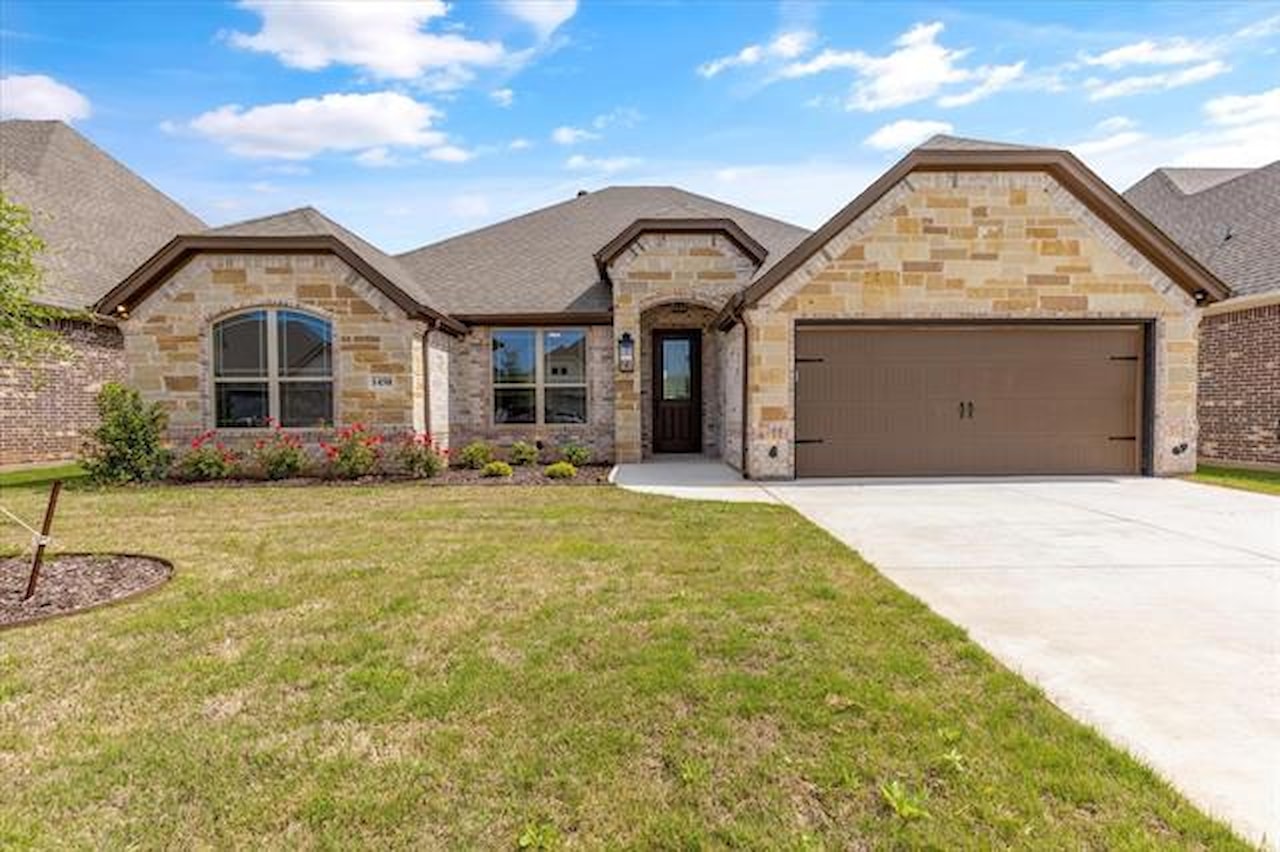 1450 Highland Park Circle Granbury, TX 76048 home for sale, MLS