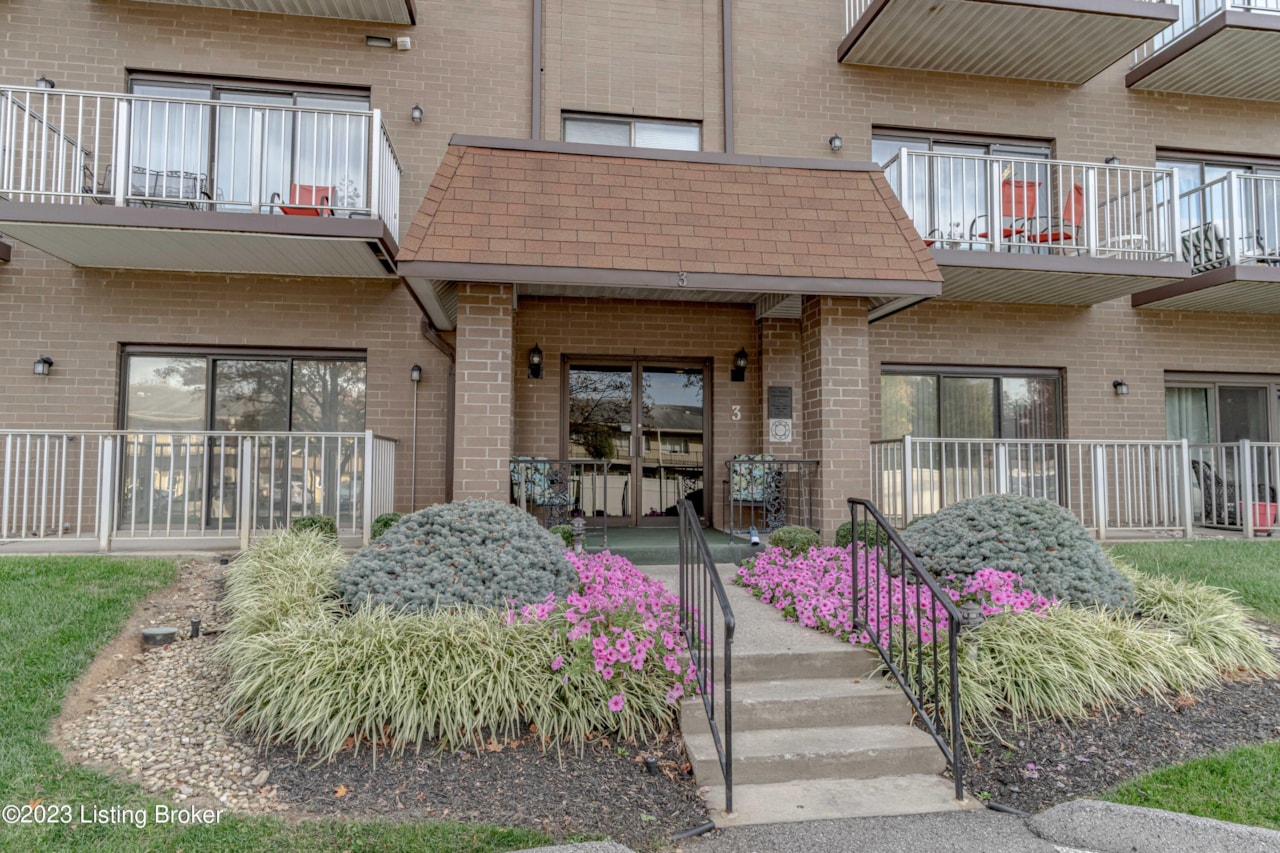 3030 Breckenridge Ln 532 Louisville, KY 40220 MLS 1655029