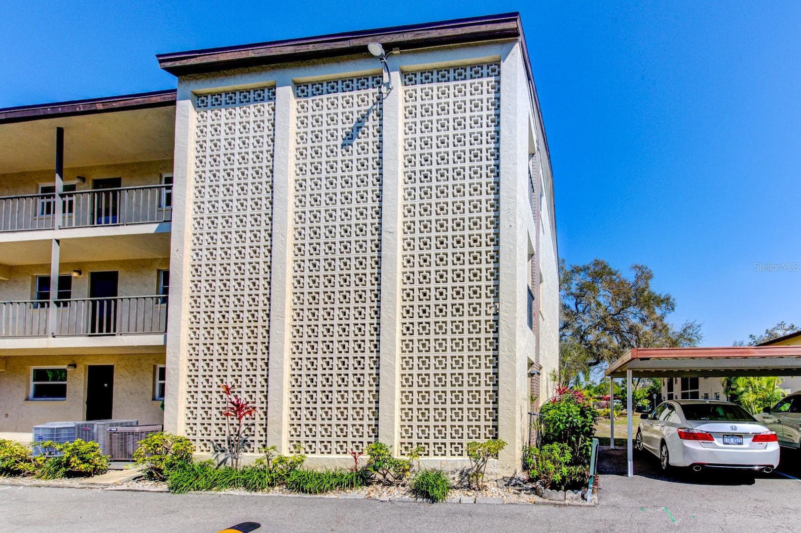 2240 Stickney Point Rd 219 Sarasota, FL 34231 Tregate Manor