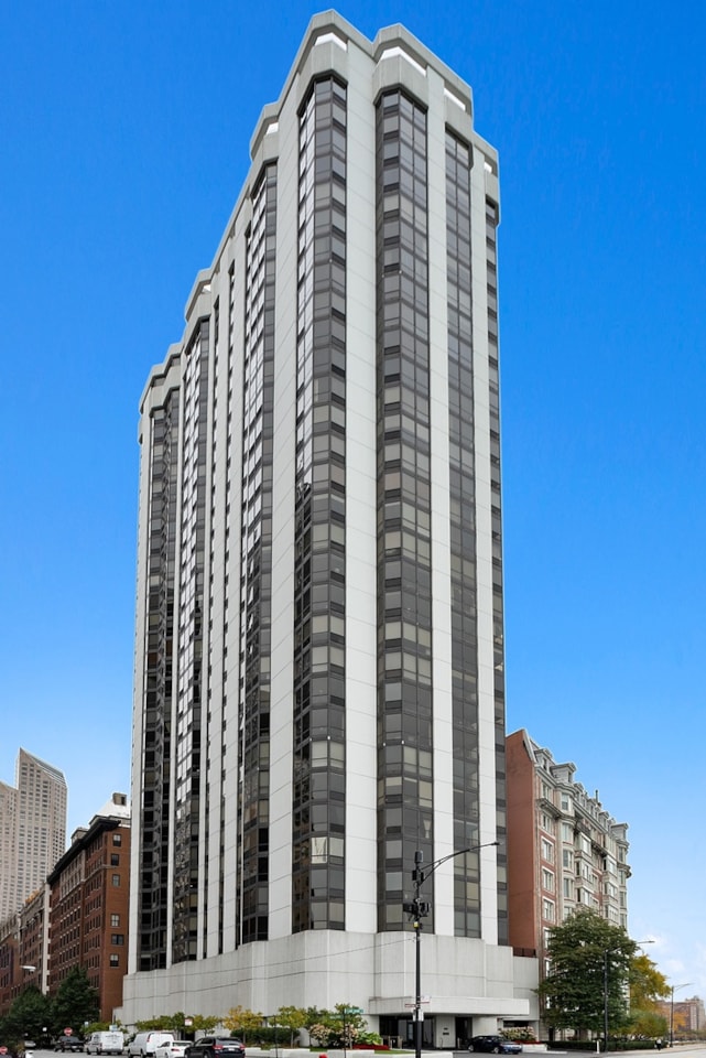 990 N Lake Shore Dr 29DE in Chicago is offered for 1,390,000 MLS