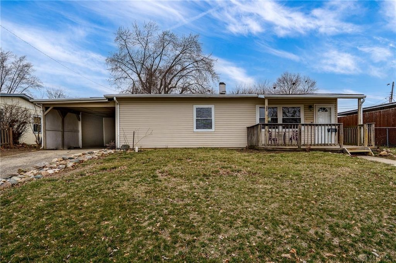 211 Fenwick Drive New Carlisle, OH 45344 MLS 904436