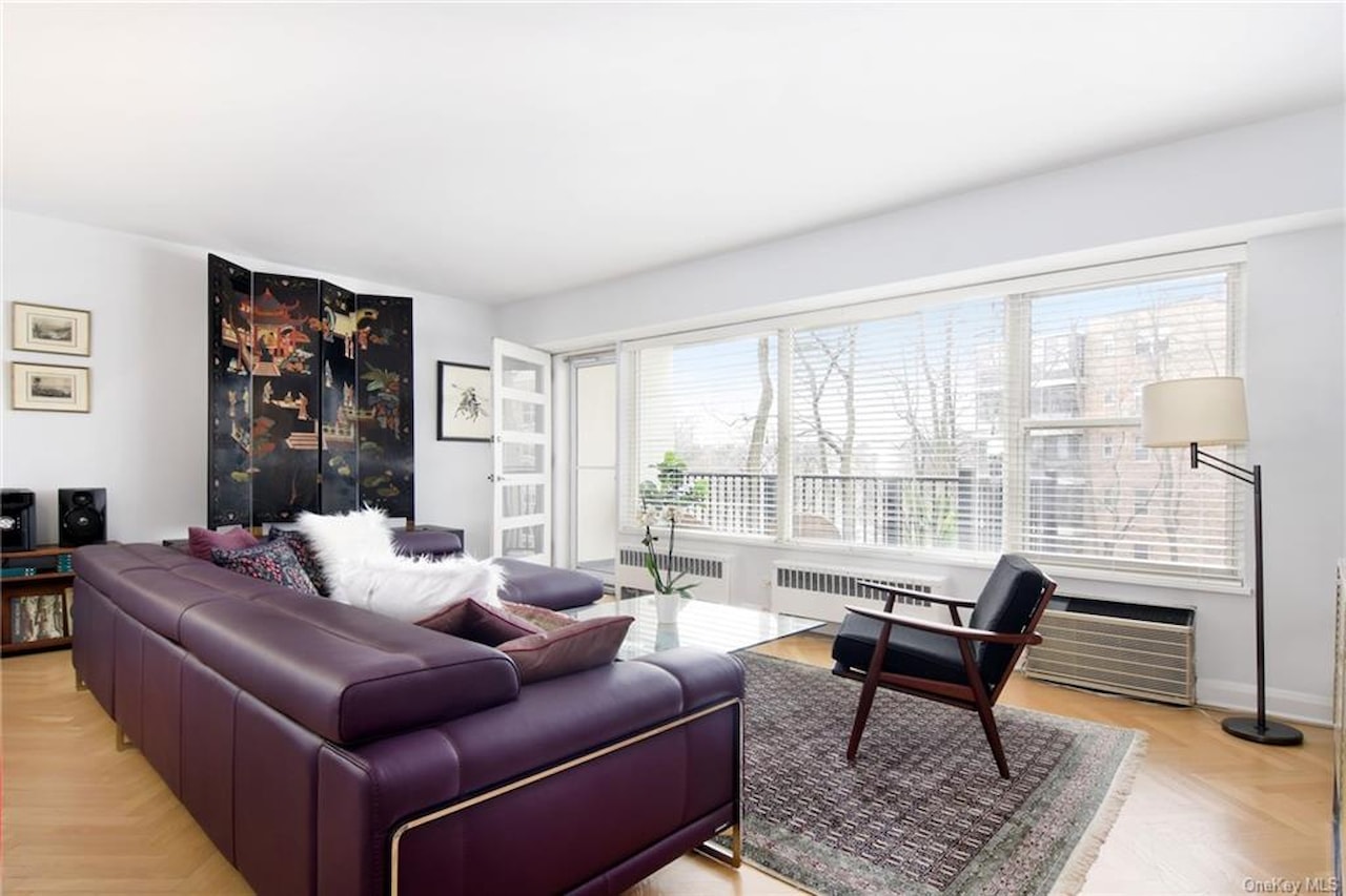 2 Stoneleigh Plaza 2F Bronxville, NY 10708 MLS H6293282