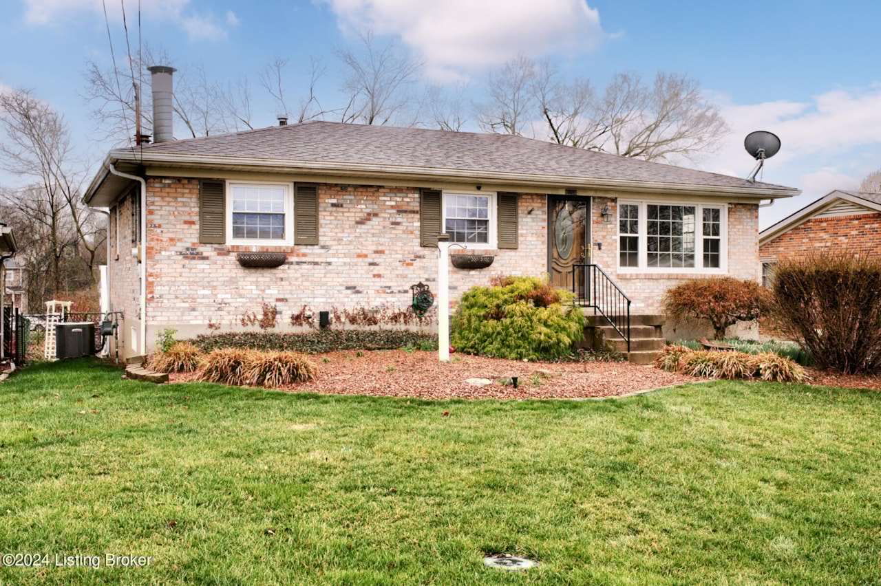 6004 Whispering Hills Blvd Louisville, KY 40219 MLS 1656199