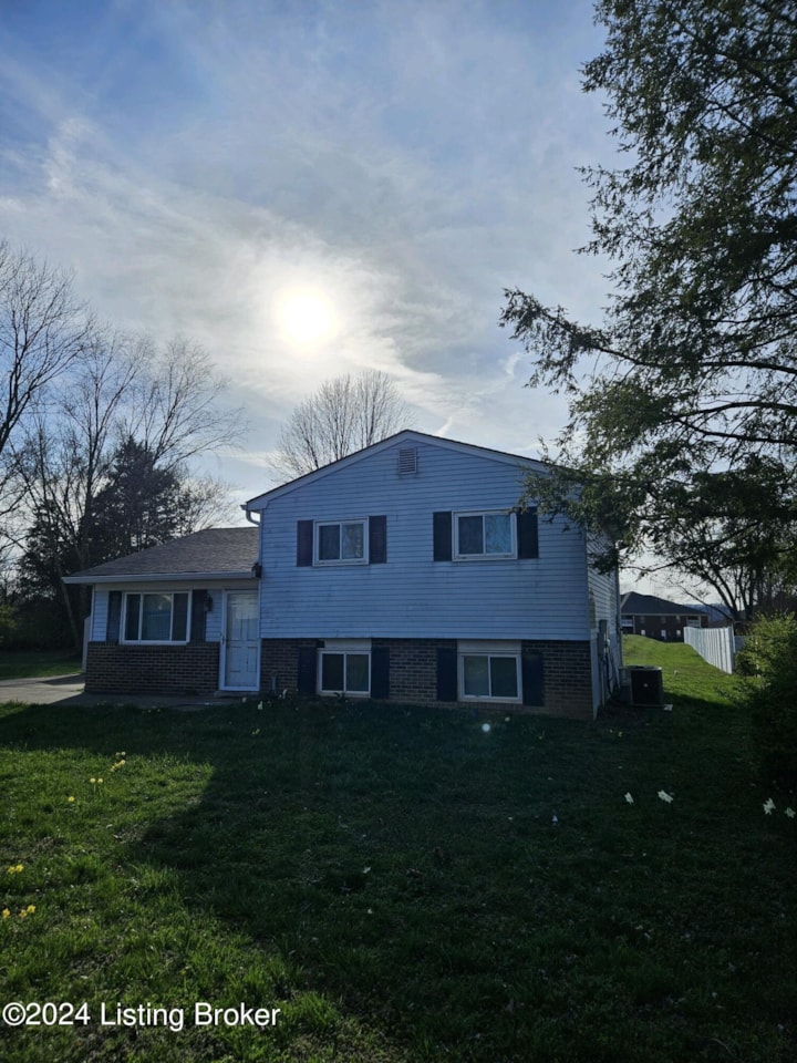 9606 Chapel Hill Rd Louisville KY 40229 home for sale MLS 1656634