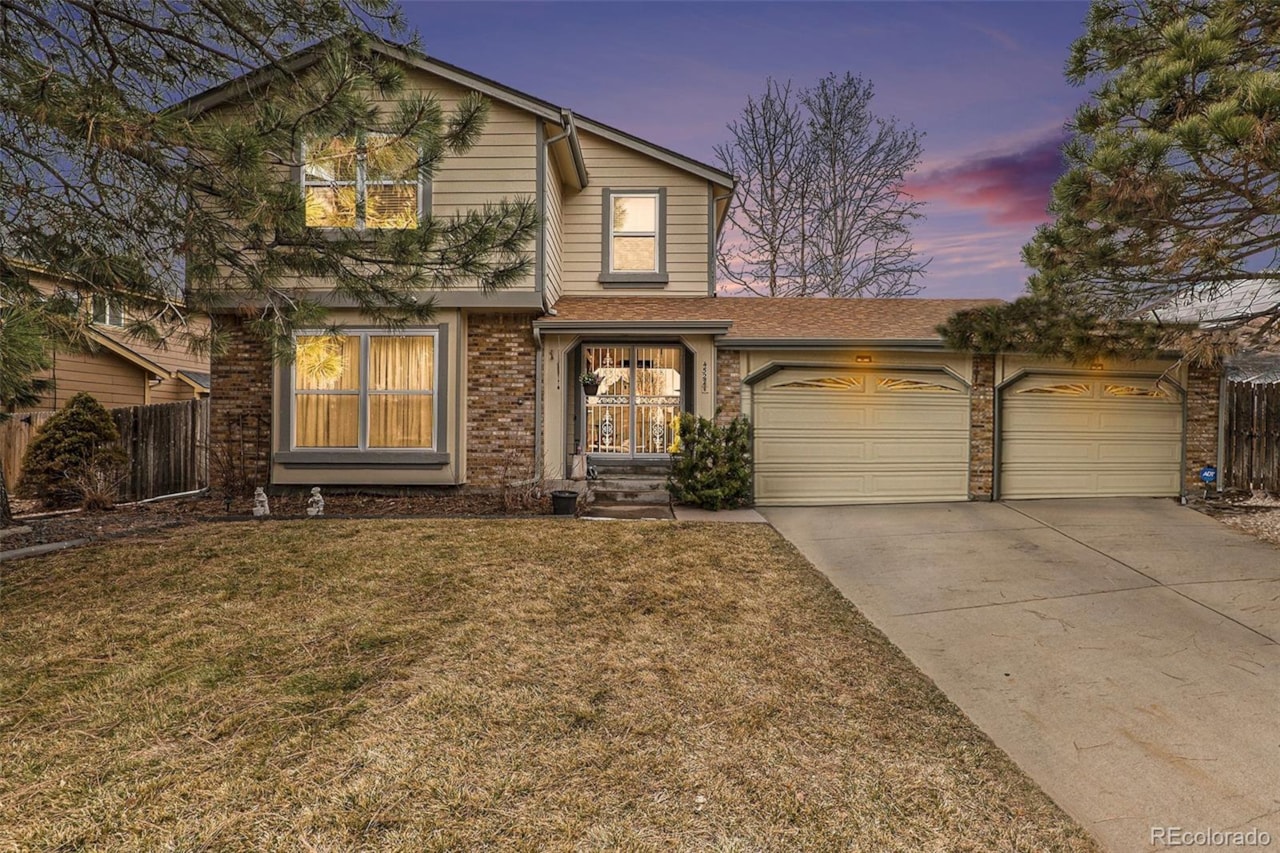 4527 Espana Way Denver, CO 80249 home for sale, MLS5943438