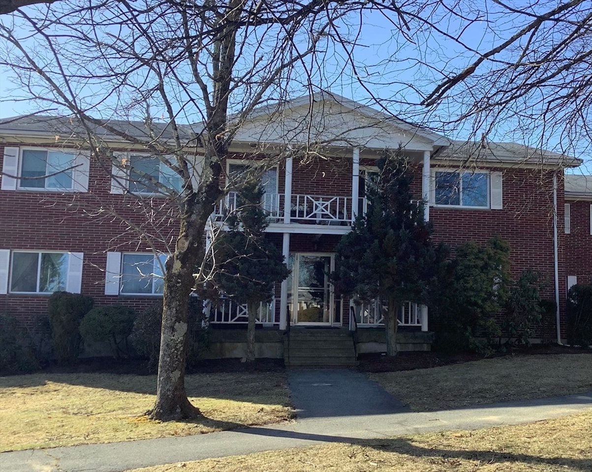 Sharon Green Condominiums Sharon, 18 Bayberry Drive 4, MA, condo for