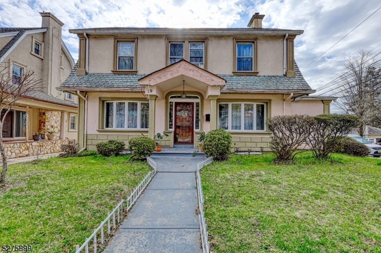 19 Valley Rd Clifton City, NJ 07013 MLS 3891541