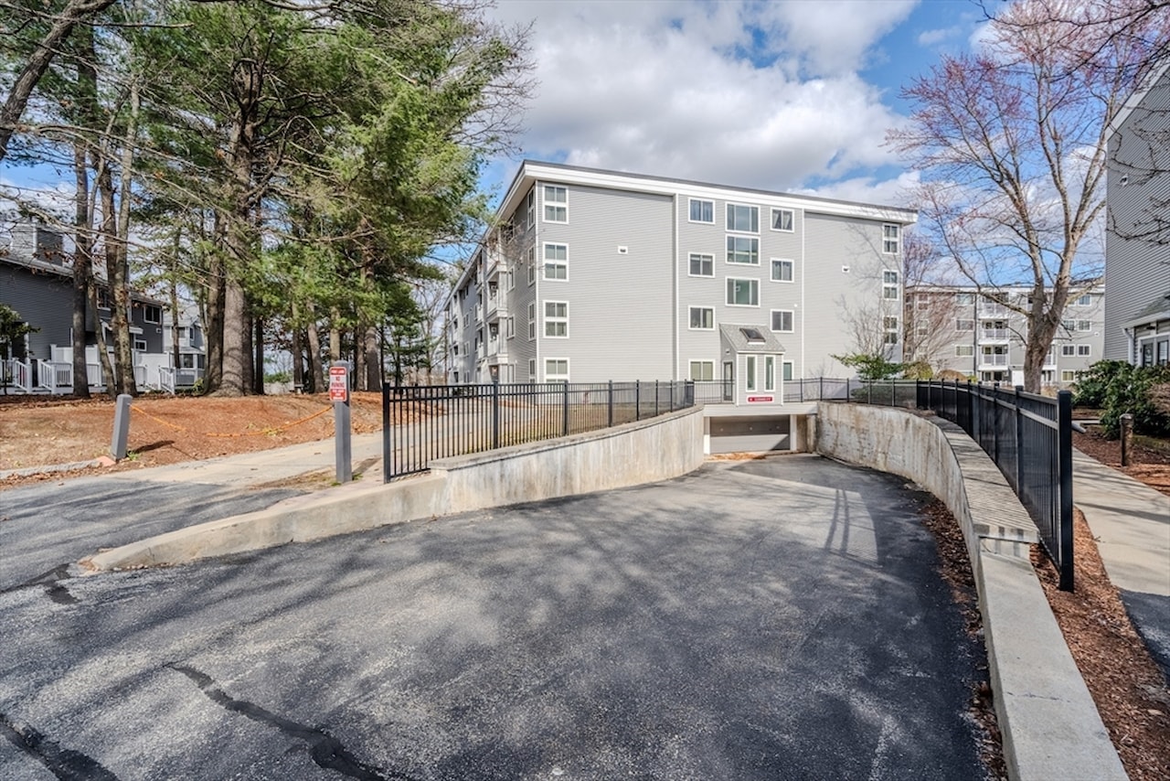 Chelmsford Village Chelmsford, 255 North Rd 235, MA, condo for sale