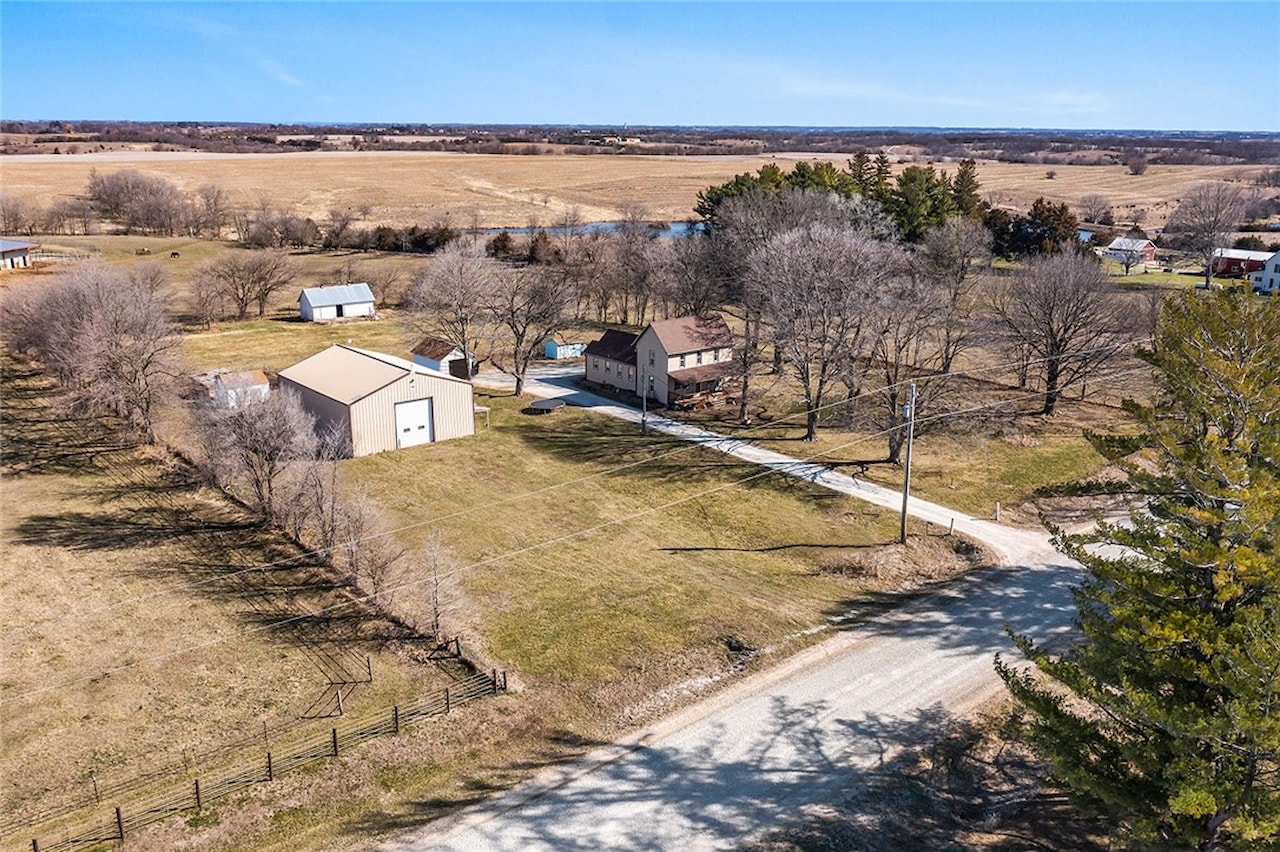 1917 105th St, Earlham, IA near Earlham