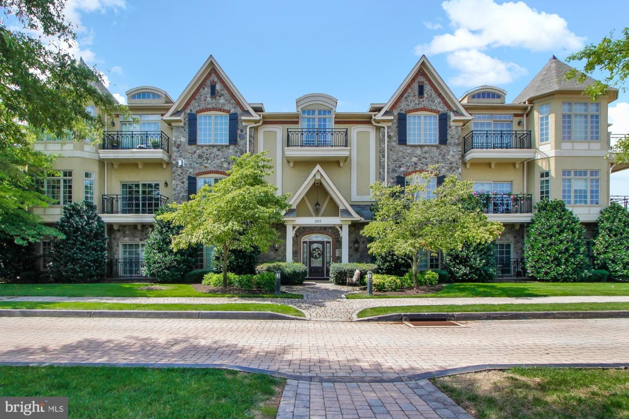 220 Savannah Dr 202Mount Joy Twp (14330)Looking for a place that will