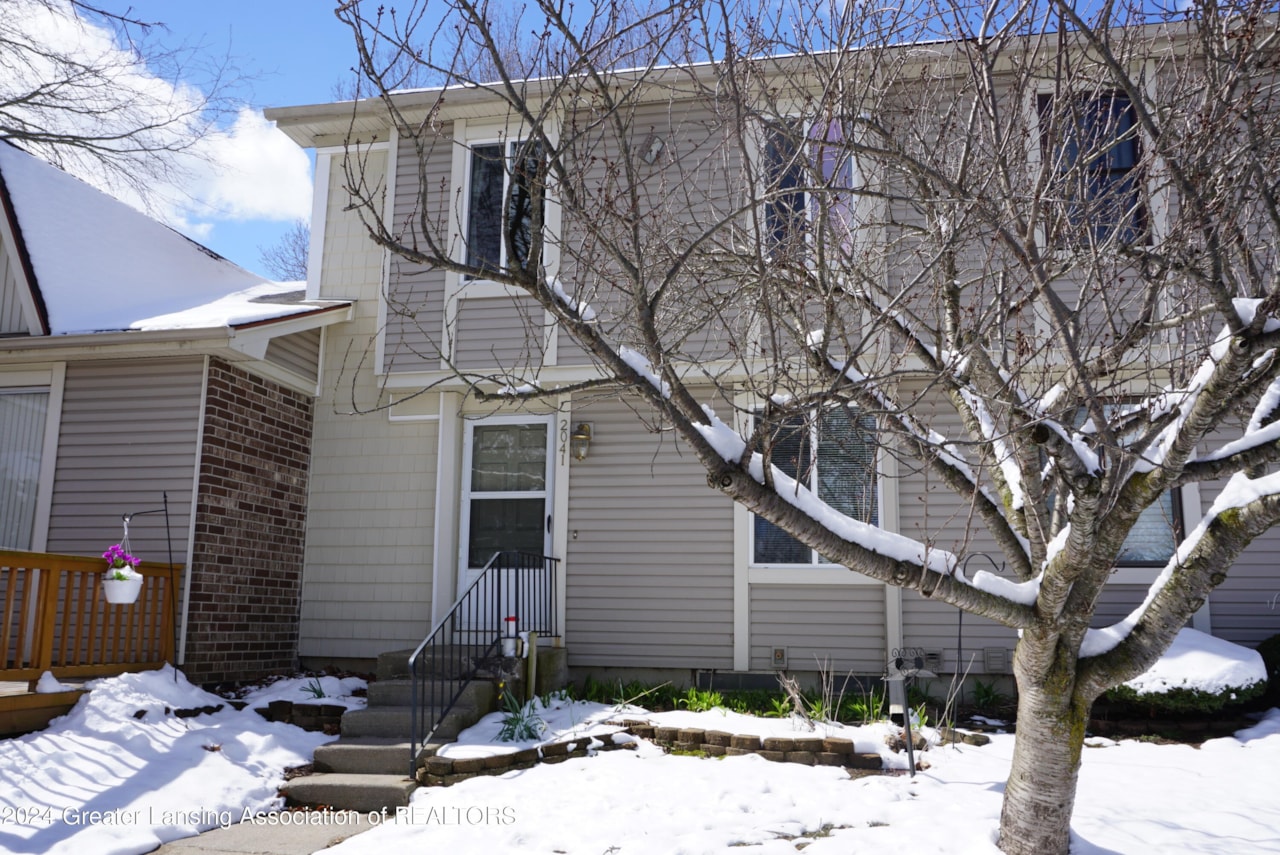 2041 Lac Du Mont Dr Haslett, MI 48840 MLS 279439