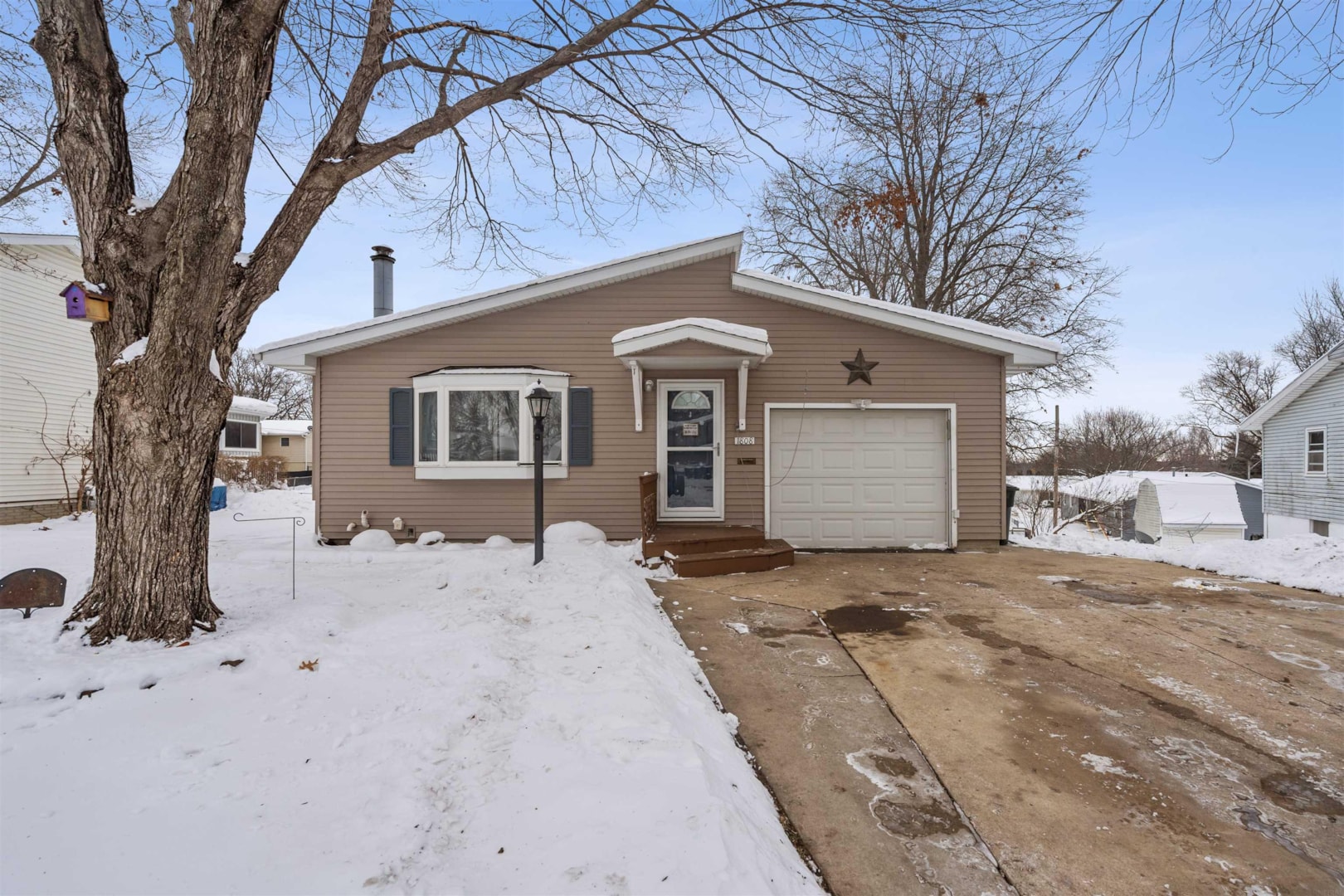 1808 Coachman Dr Waterloo IA 50701 home for sale MLS20240218