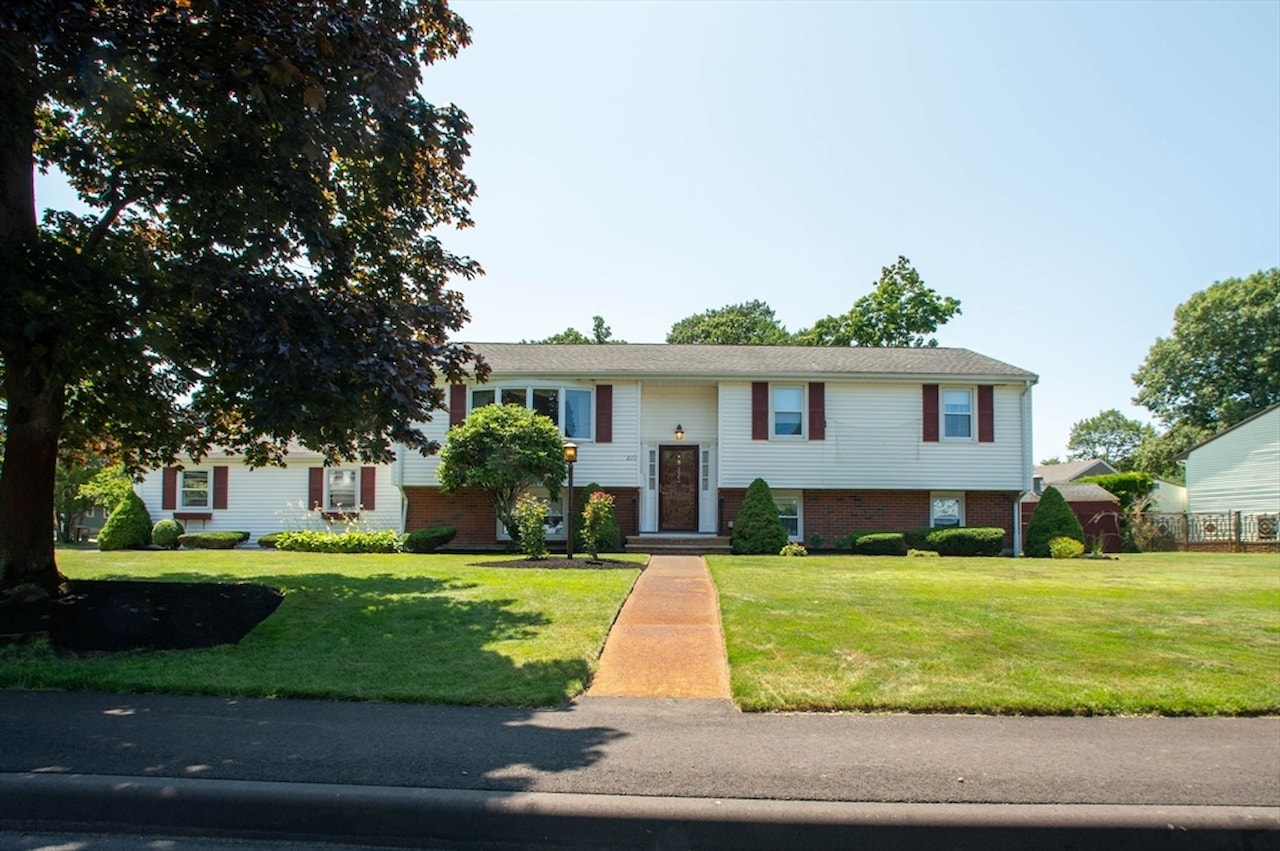 222 Cain Avenue, Braintree, MA 02184 888,000 MLS73218571